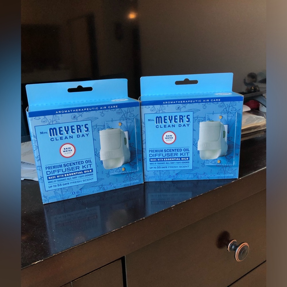 Mrs. Meyer's Clean Day Plug-In Scented Oil Diffuser Kit - Light Blue Packaging